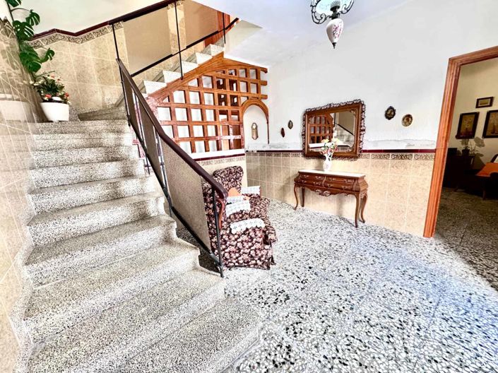 Image No.9-4 Bed House for sale