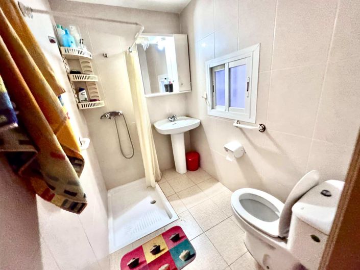 Image No.16-8 Bed House for sale