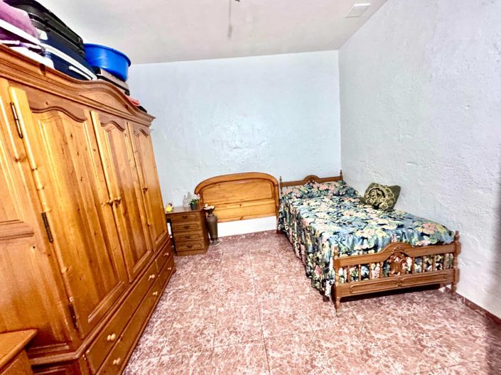 Image No.17-8 Bed House for sale