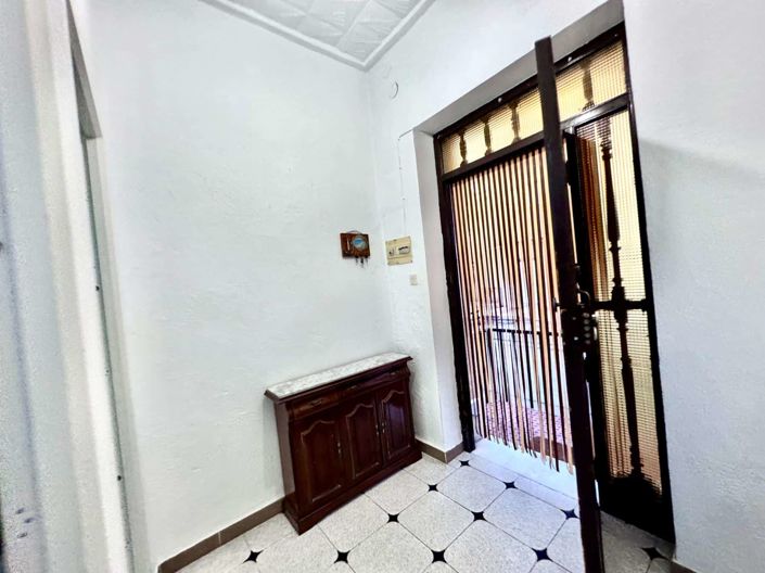 Image No.20-8 Bed House for sale