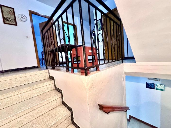 Image No.24-8 Bed House for sale