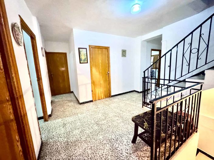 Image No.26-8 Bed House for sale