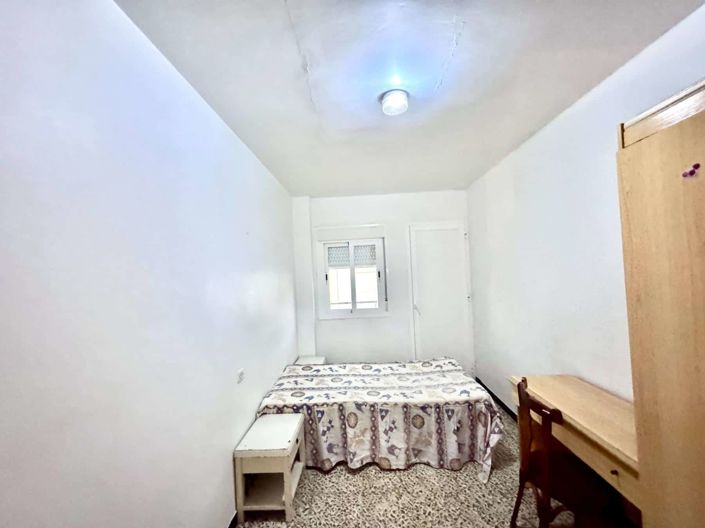 Image No.27-8 Bed House for sale