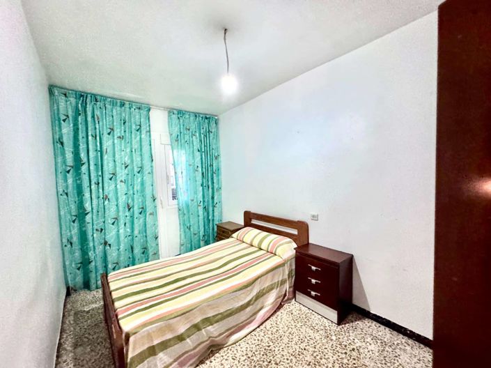 Image No.28-8 Bed House for sale