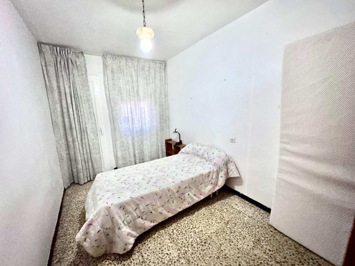 Image No.30-8 Bed House for sale