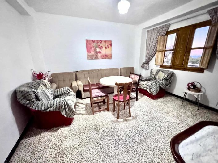 Image No.32-8 Bed House for sale