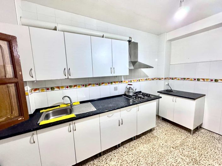 Image No.34-8 Bed House for sale