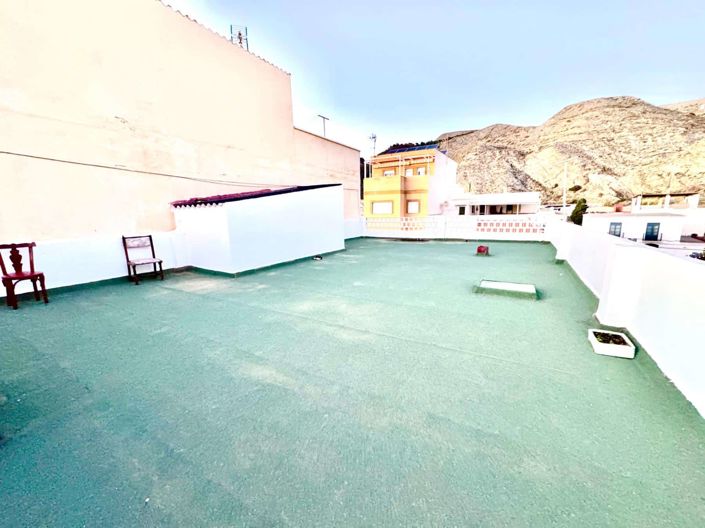 Image No.47-8 Bed House for sale