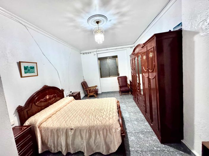 Image No.10-8 Bed House for sale