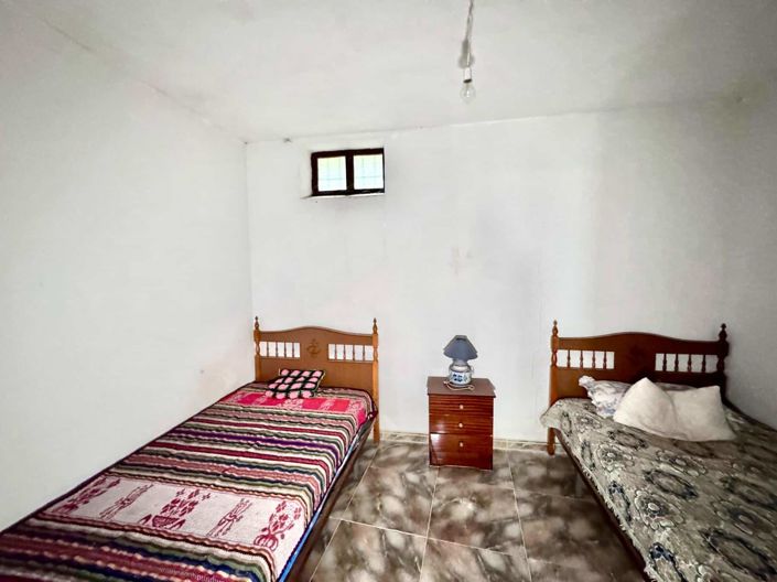 Image No.14-6 Bed House for sale