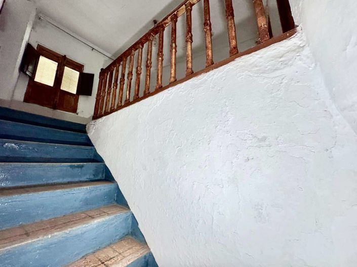 Image No.17-6 Bed House for sale