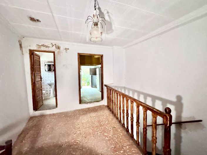 Image No.18-6 Bed House for sale