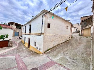 6-bedroom-village-house-with-land-in-ugijar-1