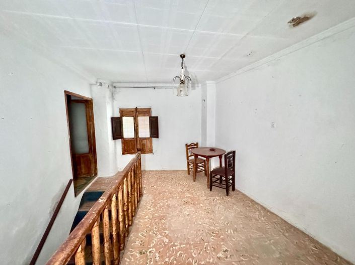 Image No.24-6 Bed House for sale