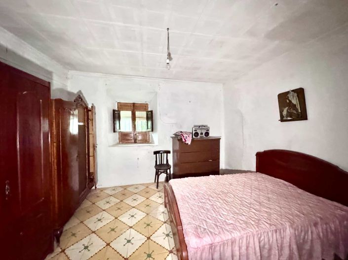 Image No.27-6 Bed House for sale
