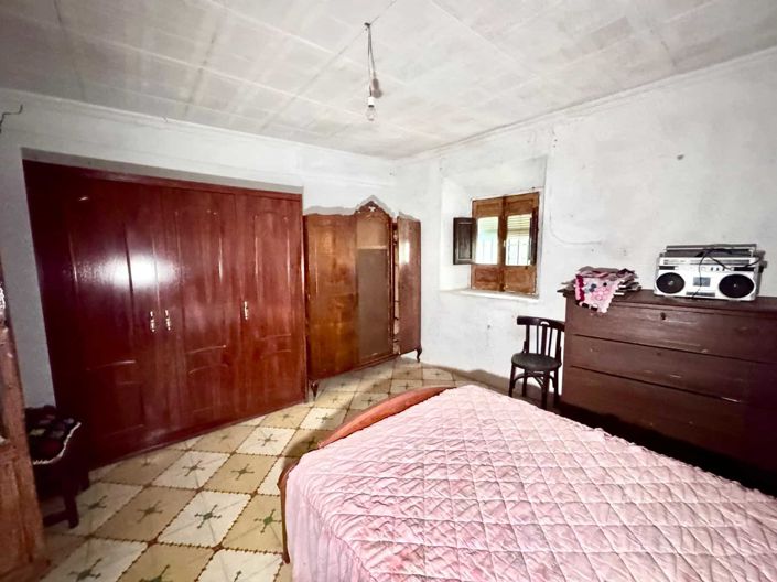 Image No.28-6 Bed House for sale