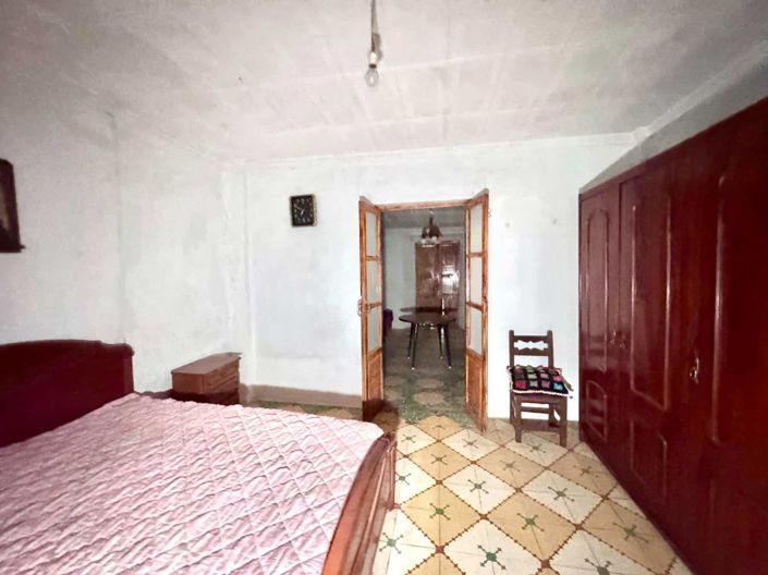 Image No.30-6 Bed House for sale