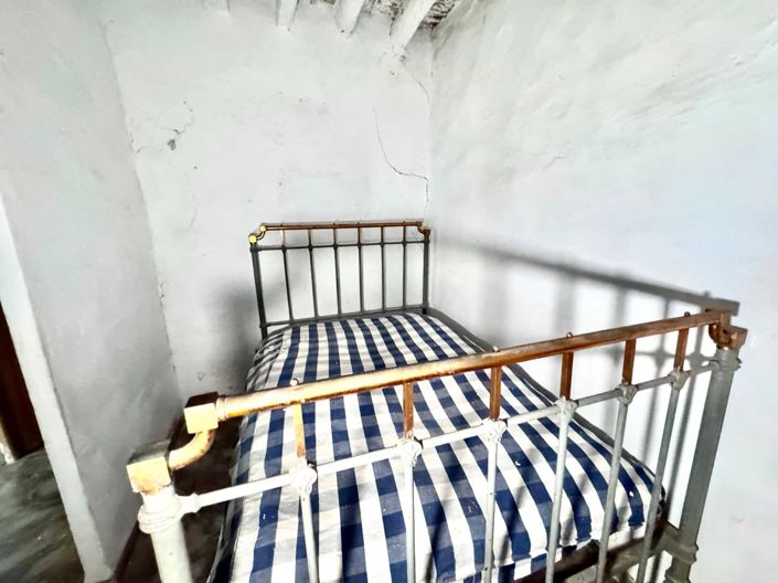 Image No.34-6 Bed House for sale