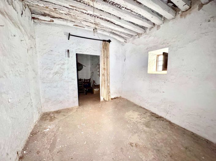 Image No.35-6 Bed House for sale