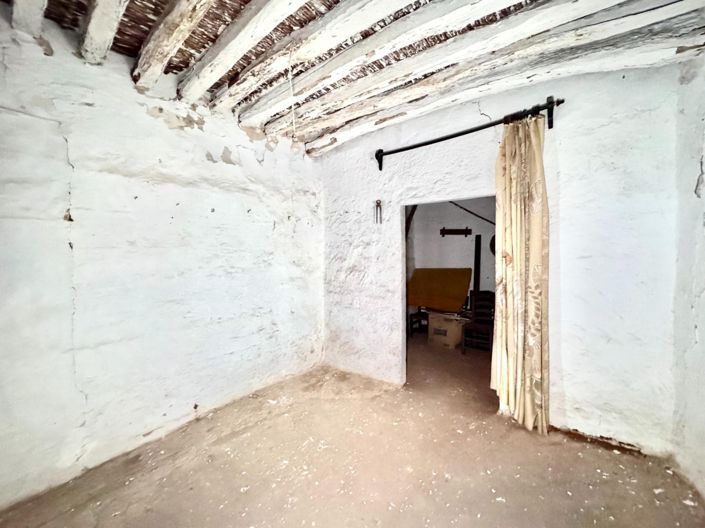 Image No.36-6 Bed House for sale