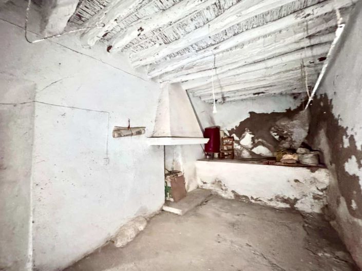 Image No.41-6 Bed House for sale