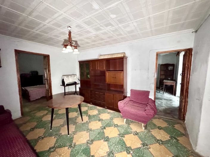 Image No.6-6 Bed House for sale