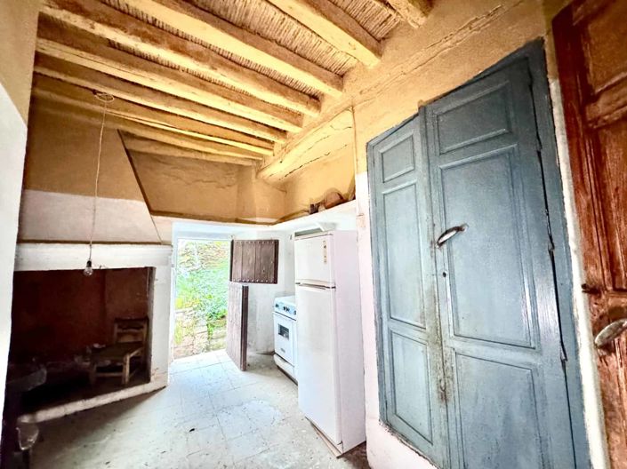 Image No.8-6 Bed House for sale