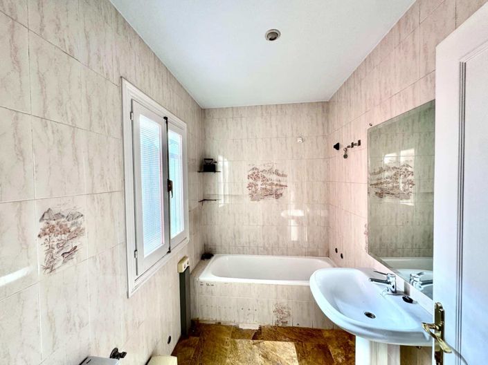 Image No.37-3 Bed Apartment for sale