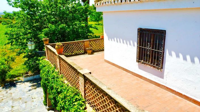 Image No.24-12 Bed Property for sale