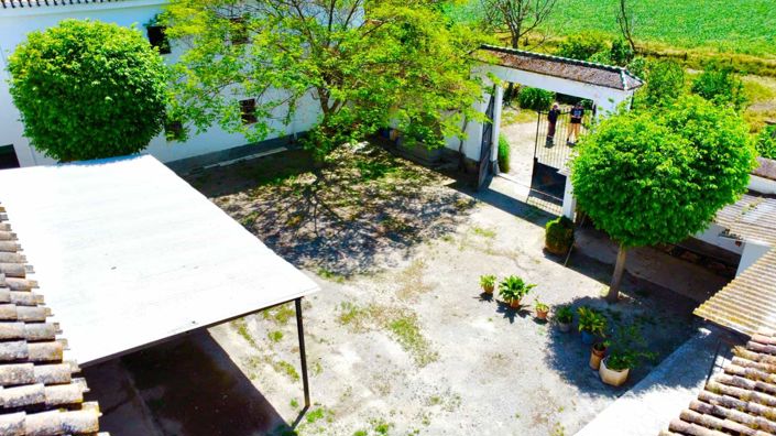 Image No.26-12 Bed Property for sale