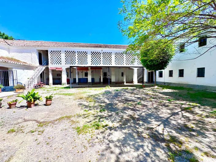 Image No.40-12 Bed Property for sale