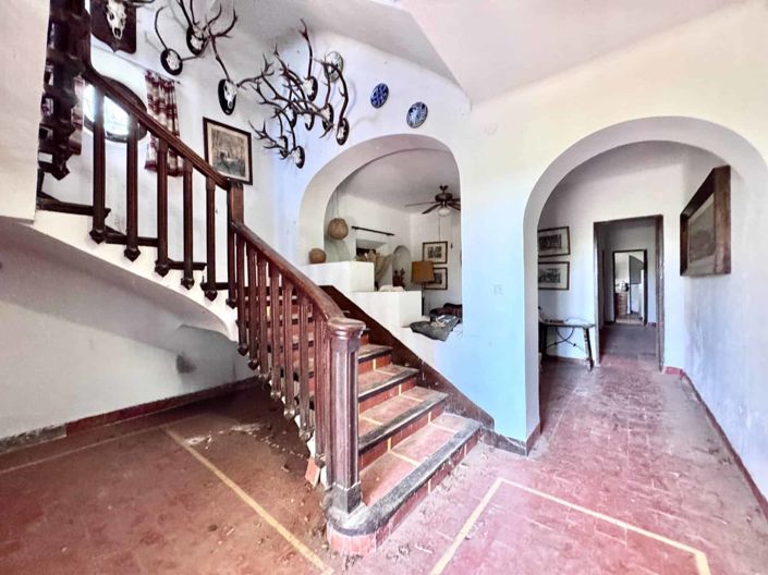 Image No.41-12 Bed Property for sale