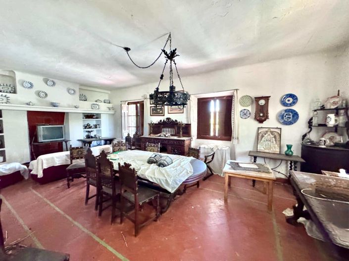 Image No.44-12 Bed Property for sale