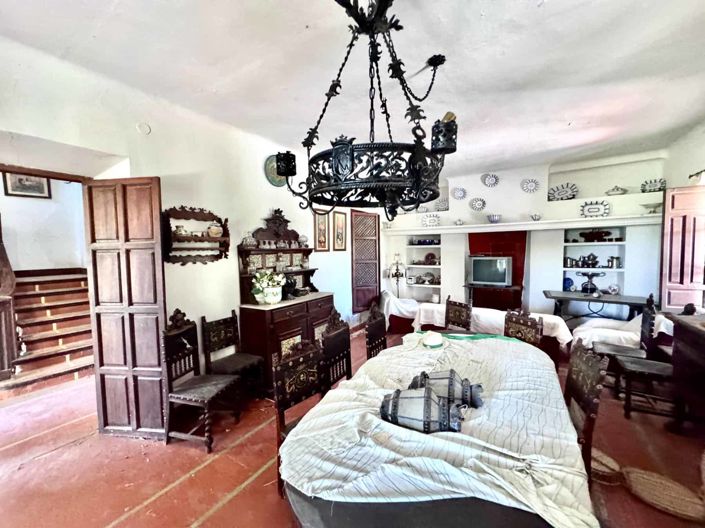 Image No.46-12 Bed Property for sale