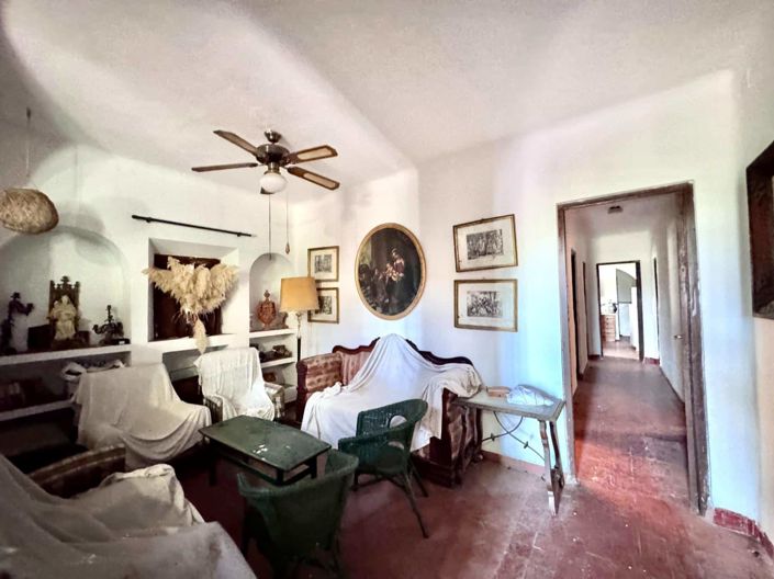 Image No.50-12 Bed Property for sale