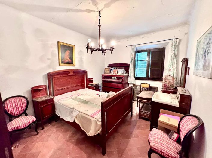 Image No.53-12 Bed Property for sale