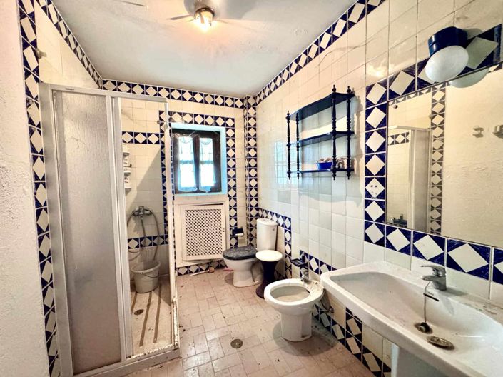 Image No.55-12 Bed Property for sale