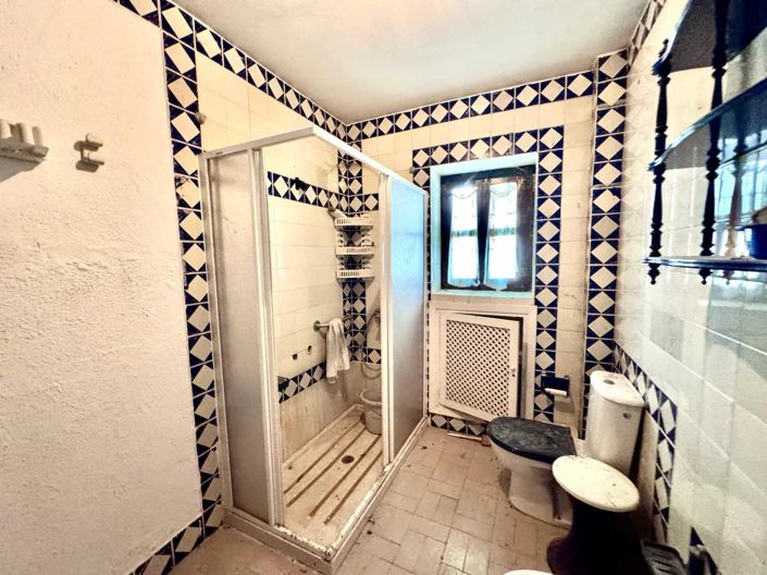 Image No.56-12 Bed Property for sale