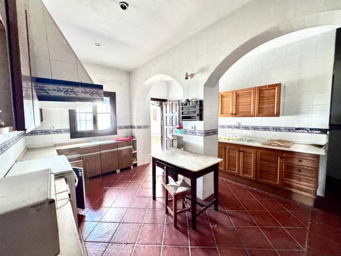 Image No.58-12 Bed Property for sale
