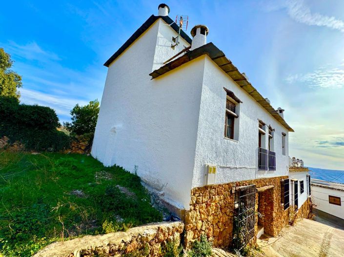 Image No.17-10 Bed Property for sale
