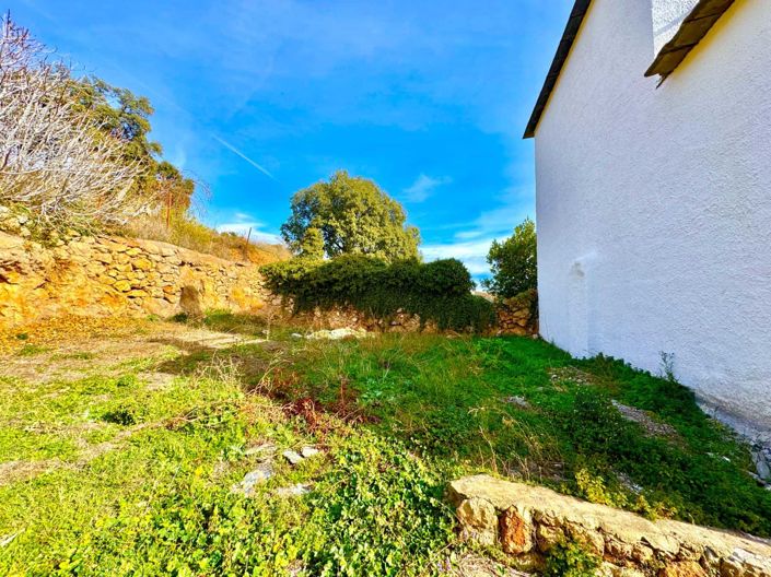 Image No.18-10 Bed Property for sale