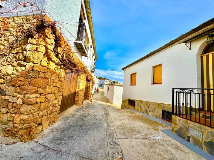 Image No.21-10 Bed Property for sale