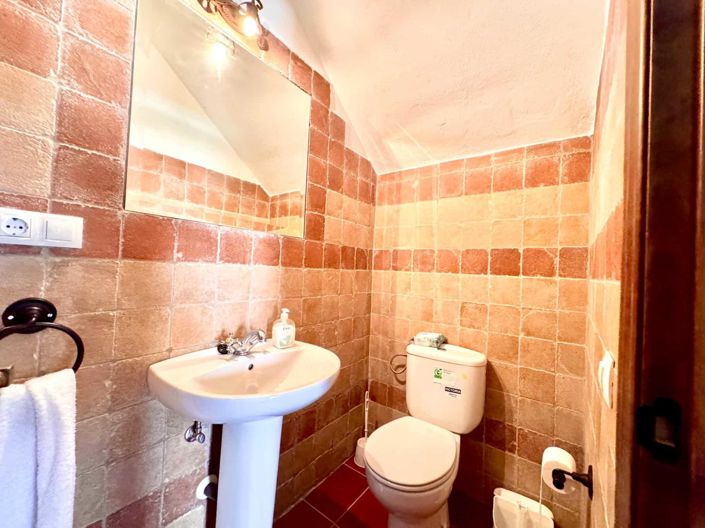 Image No.28-10 Bed Property for sale