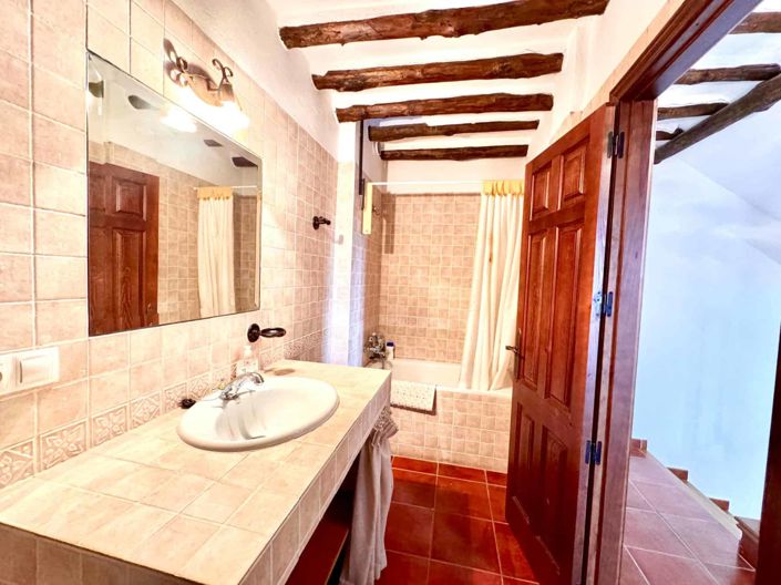 Image No.31-10 Bed Property for sale