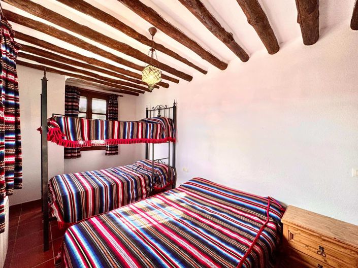 Image No.37-10 Bed Property for sale