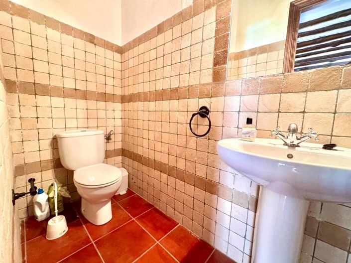 Image No.52-10 Bed Property for sale