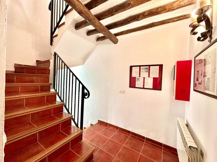 Image No.56-10 Bed Property for sale