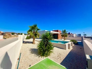 modern-villa-with-pool-for-sale-in-los-gallar