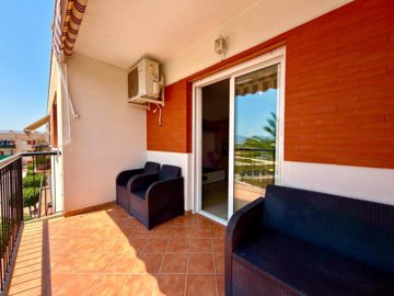 beautifully-presented-3-bedroom-apartment-ver
