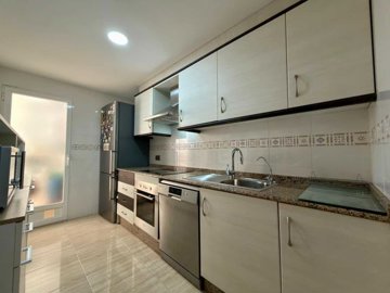 beautifully-presented-3-bedroom-apartment-ver